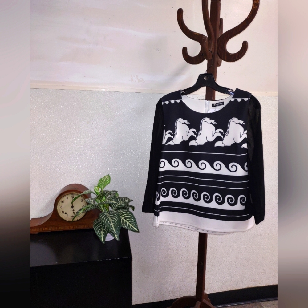 UNIQUE HORSE & WAVE PRNT BLOUSE